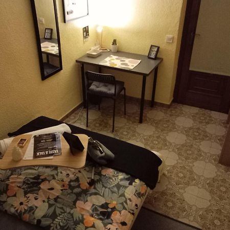 Gemuetliches Zimmer "Gold" Fuer 2 Personen Und Katzenliebhaber บาเลนเซีย ภายนอก รูปภาพ